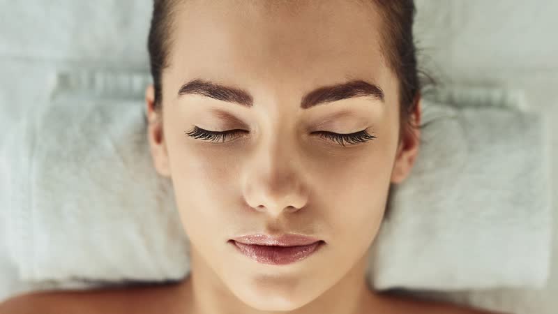 Relaxing facial treatment